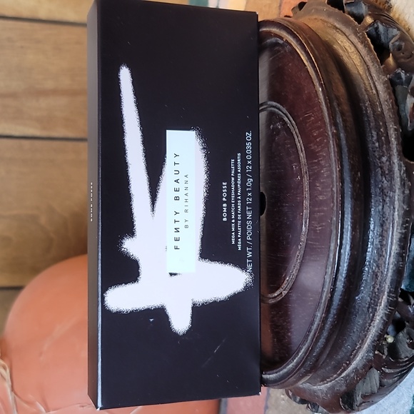Fenty Beauty Other - FENTY Beauty Bomb Posse eye shadow pallette